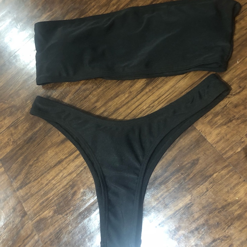 Black bandeau bikini